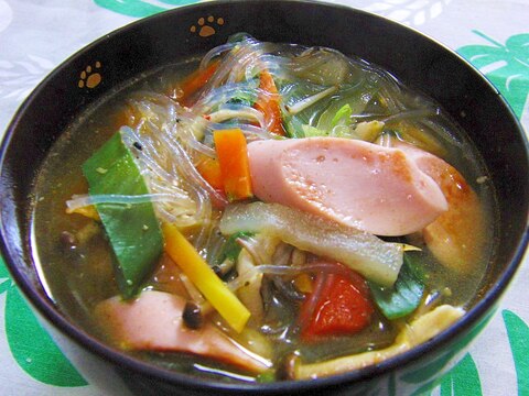 野菜たっぷりで超ヘルシー！ピリ辛春雨スープ